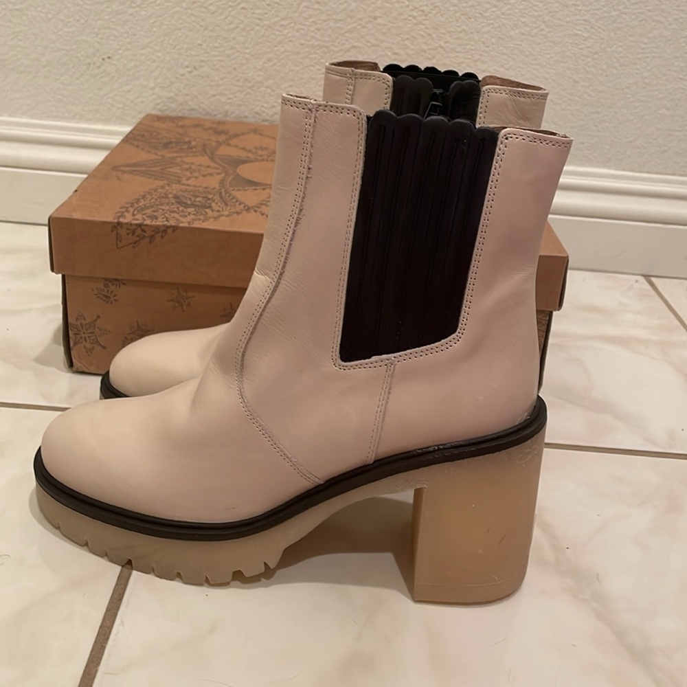 NIB James Chelsea Boot (Women) Free People White Size 10​​​​​​​ - Picture 4 of 12